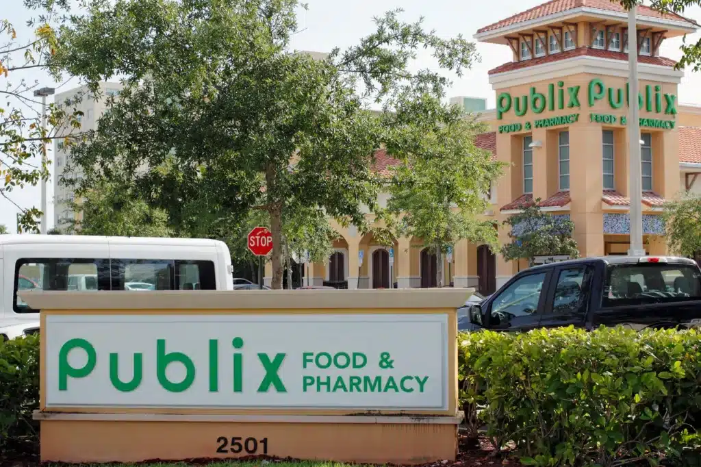 Publix Food & Pharmacy grocery store exterior sign